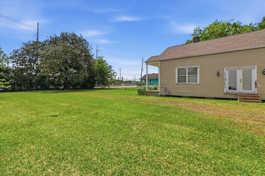 More Photos Of 705 W Saint Bernard Hwy, Chalmette Distribution For Sale