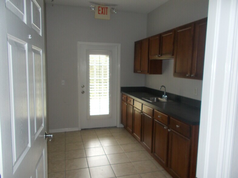 More Photos Of 11041-11043 Countryway Blvd, Tampa Office For Lease