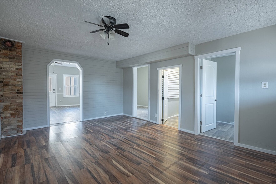 More Photos Of 2 N 2nd St, Fairborn Office For Sale