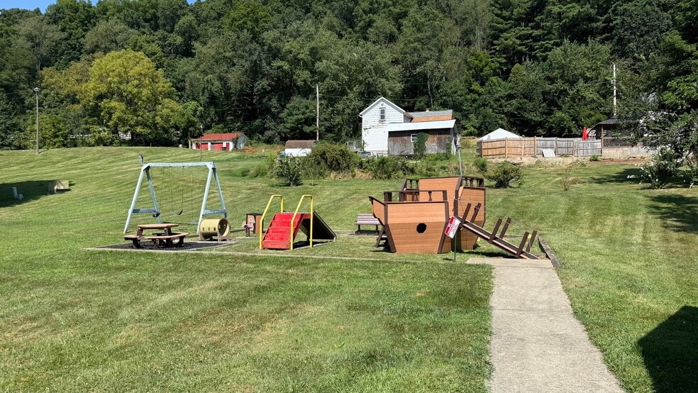 More Photos Of 432 McConnell St, Uhrichsville Apartments For Sale