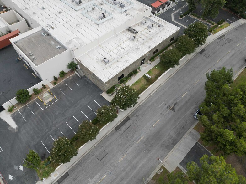 More Photos Of 2001 Saturn St, Monterey Park Light Distribution For Sale