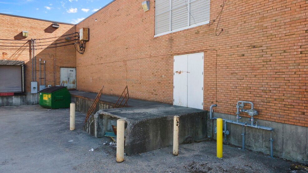 More Photos Of 121 S Sprigg St, Cape Girardeau Supermarket For Sale