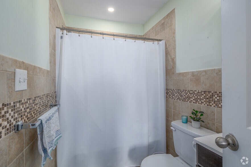 More Photos Of 327 N 40th St, Philadelphia Apartments For Sale