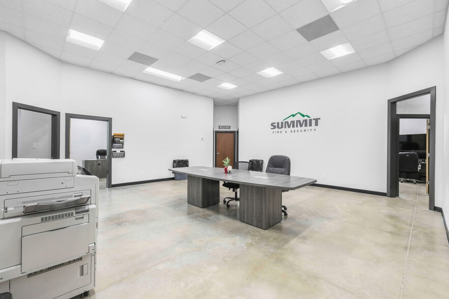 More Photos Of 5998 Imperial Loop, College Station Flex For Sale