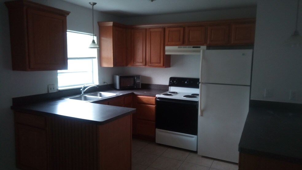 More Photos Of 102 Lullwater St, Deltona Apartments For Sale