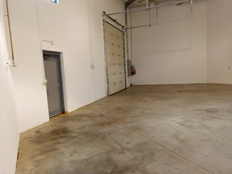 More Photos Of 12510 Fletcher Ln, Rogers Light Manufacturing For Lease