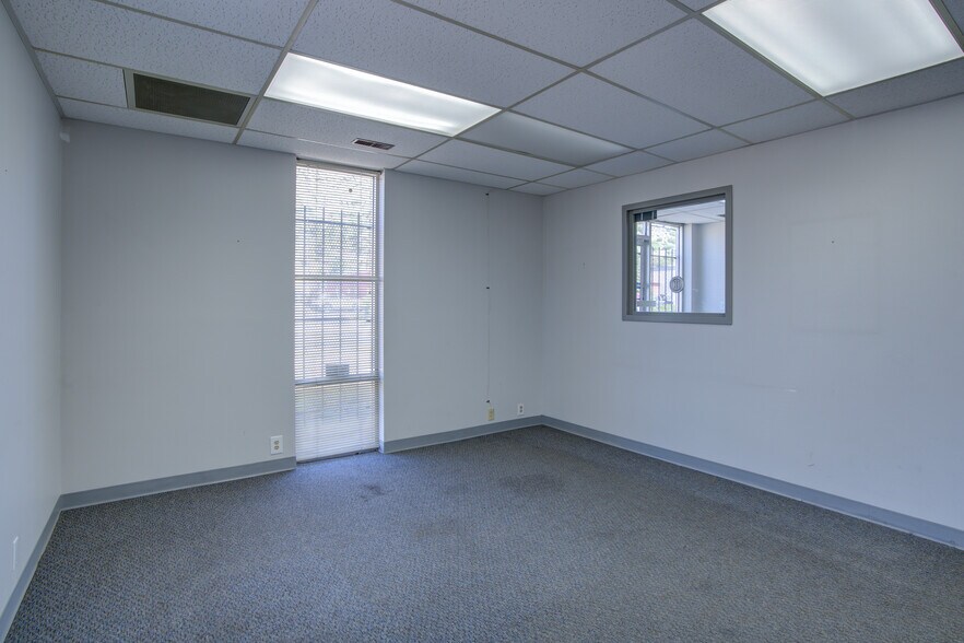 More Photos Of 675 Elkton Dr, Colorado Springs Distribution For Lease