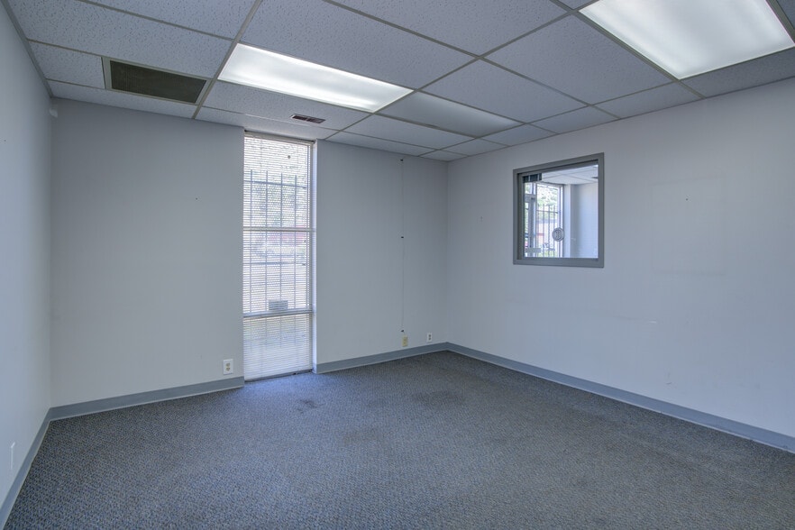More Photos Of 675 Elkton Dr, Colorado Springs Distribution For Sale