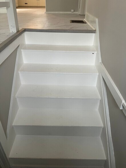 More Photos Of 604 W Farm Road 182, Springfield Loft Creative Space For Lease