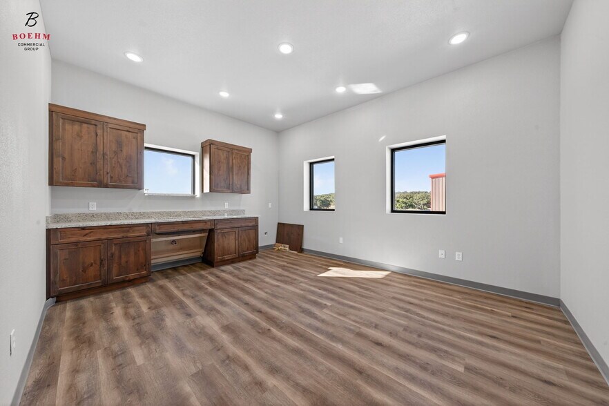 More Photos Of 50 Worth Dr, Boerne Warehouse For Lease