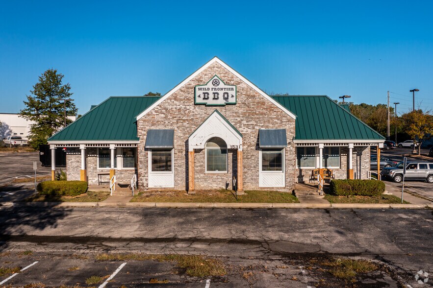 More Photos Of 1531 S Hamilton Cir, Olathe Restaurant For Lease