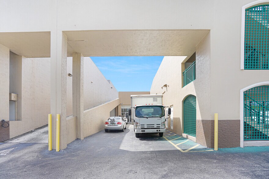 More Photos Of 10200 NW 25th St, Doral Light Distribution For Sale