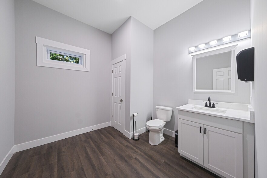 More Photos Of 14-18 Third E Ldl St, Patchogue Flex For Sale