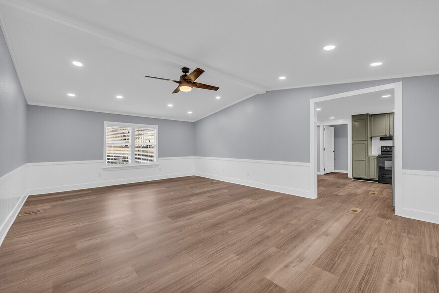 More Photos Of 38 maurice Way, Lavonia Office For Lease