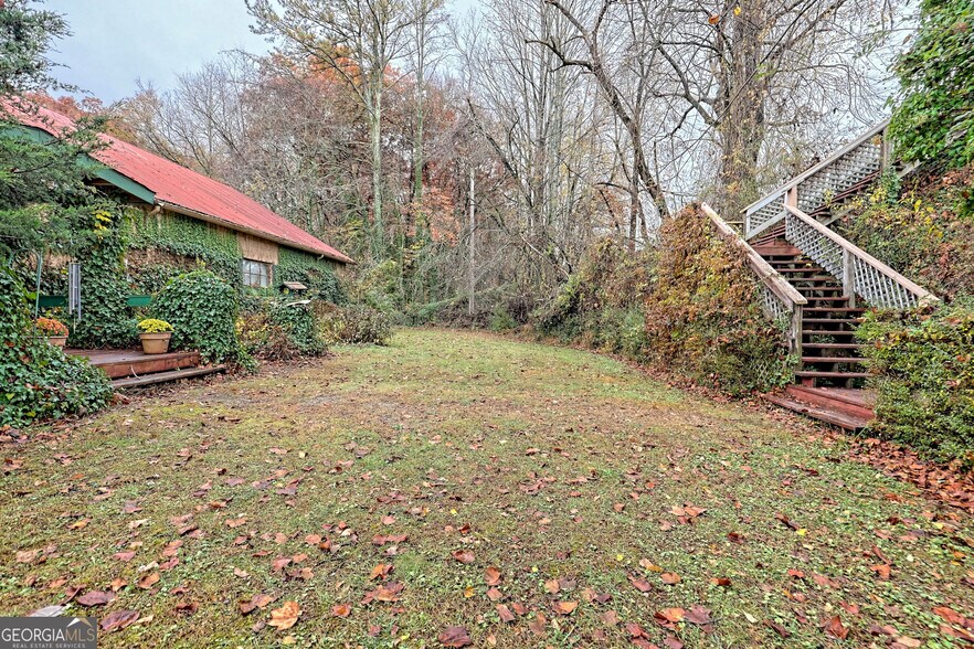 More Photos Of 1093 Franklin St, Dillard Storefront For Sale