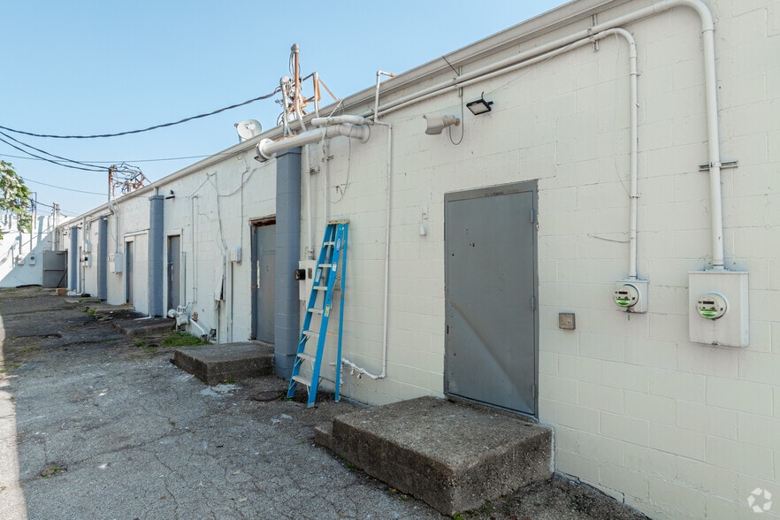 More Photos Of 3937-4050 N High School Rd, Indianapolis Freestanding For Sale