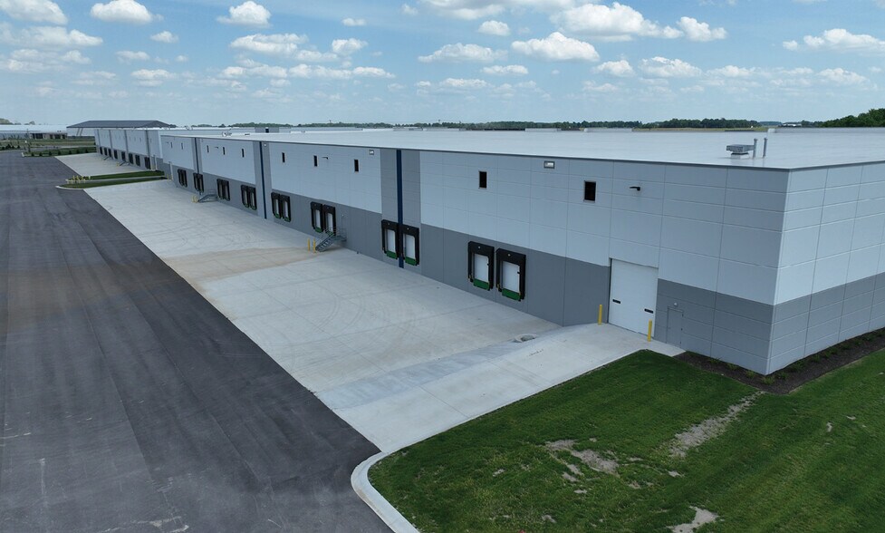 More Photos Of 621 S Enterprise Blvd, Lebanon Warehouse For Lease