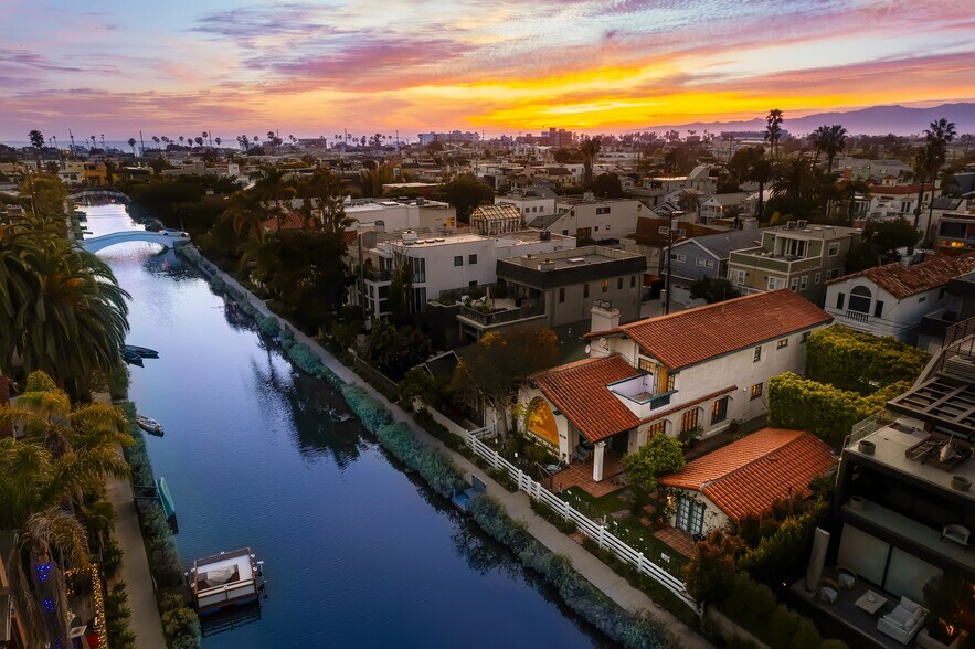 More Photos Of 431 Howland Canal, Venice Land For Sale