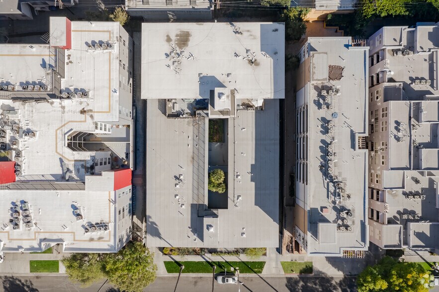 More Photos Of 5643 Carlton Way, Los Angeles Apartments For Sale