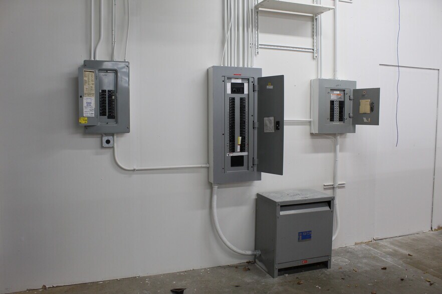 More Photos Of 500 E Travelers Trl, Burnsville Research And Development For Lease