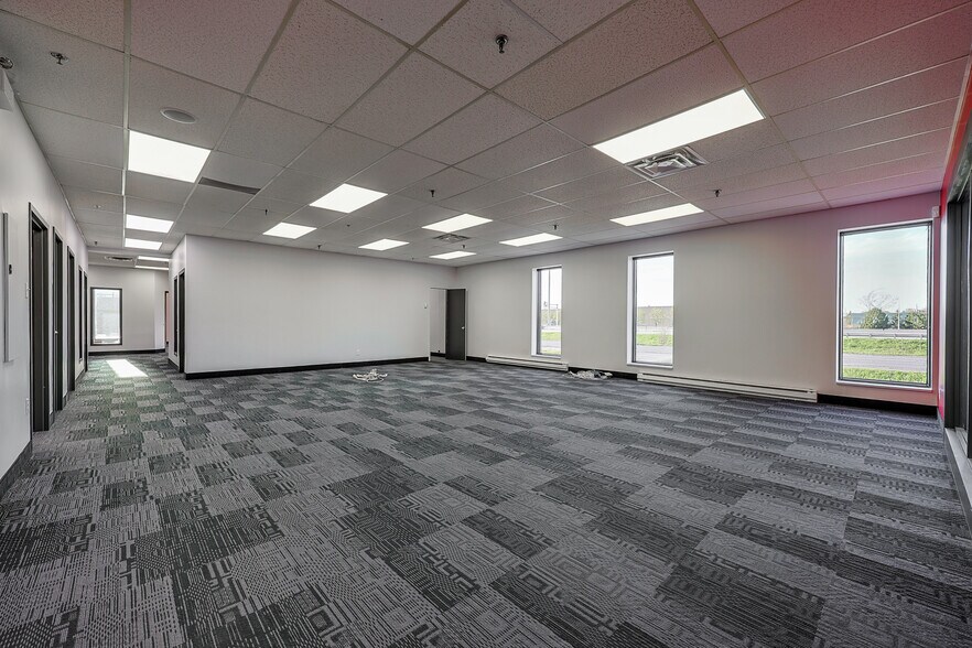 More Photos Of 1280 Rue Nobel, Boucherville Distribution For Sale