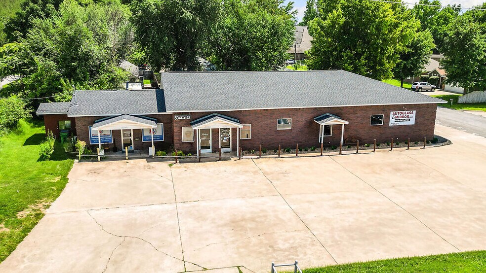 More Photos Of 65 W Main St, Farmington Freestanding For Sale
