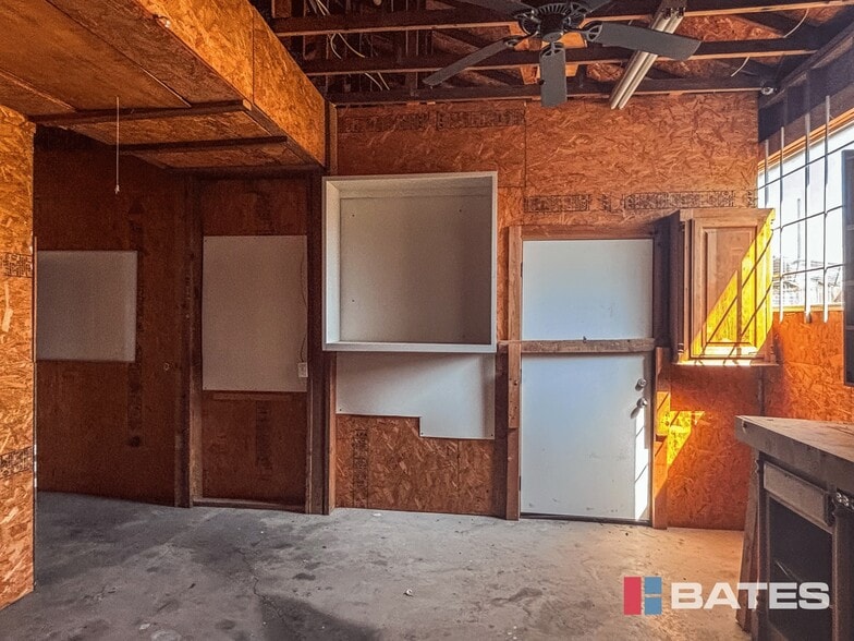 More Photos Of 7712 Ronnie Dr, Dallas Warehouse For Sale