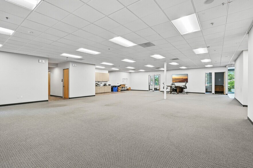 More Photos Of 3164 Lionshead Ave, Carlsbad Office For Sale