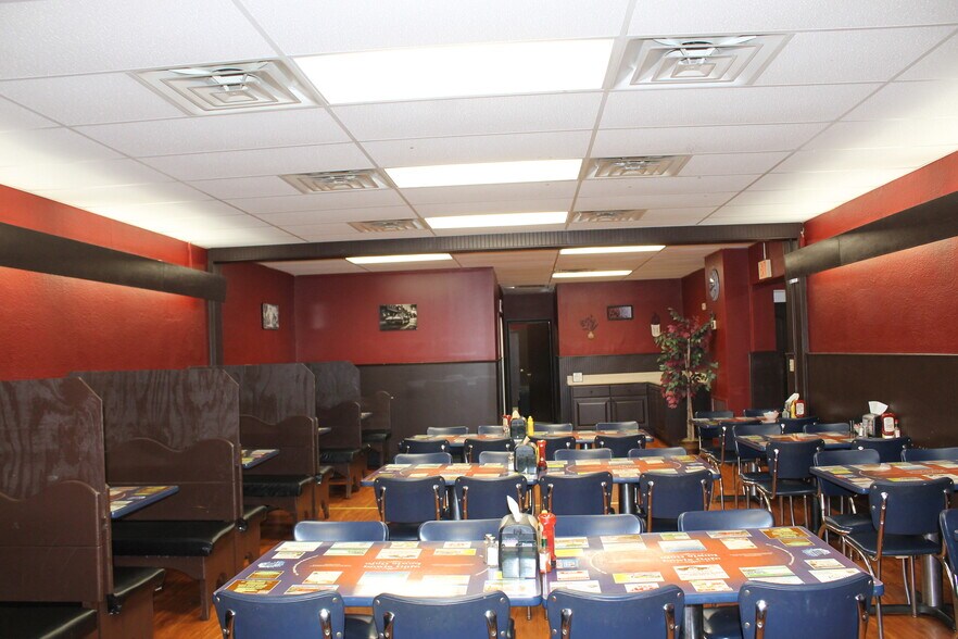 More Photos Of 145 S Main St, Saint Clair Storefront For Sale