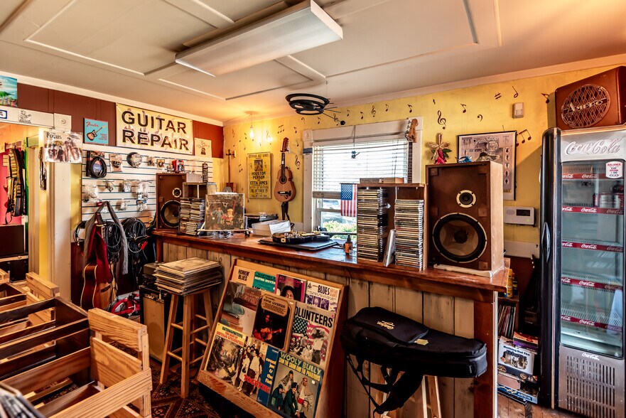 More Photos Of 198 S Main St, Waynesville Storefront For Sale