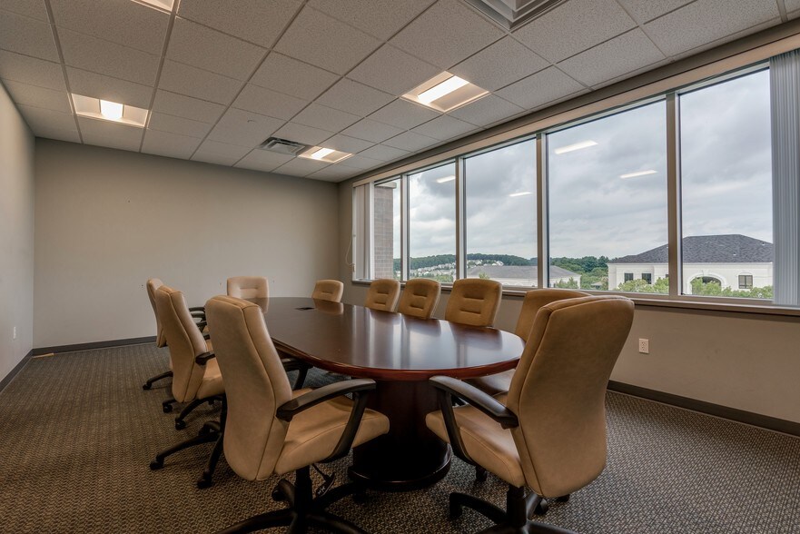 More Photos Of 8000 Brooktree Rd, Wexford Medical For Lease