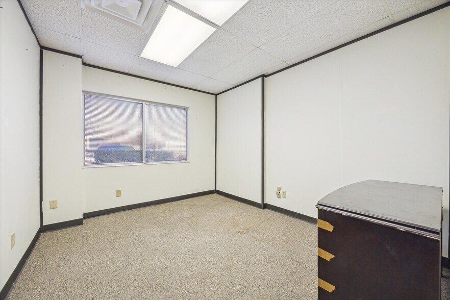 More Photos Of 17041 El Camino Real, Houston Office Residential For Sale