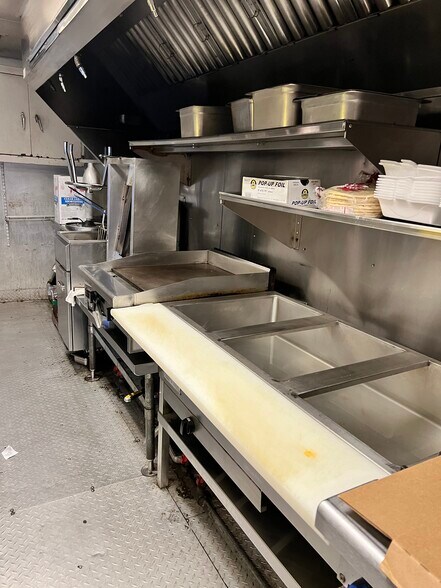 More Photos Of 1475 Atlanta Industrial Way, Atlanta Medical For Sale