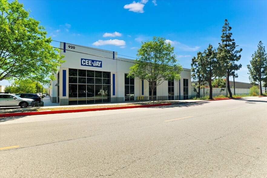 Primary Photo Of 920 W 10th St, Azusa Warehouse For Sale
