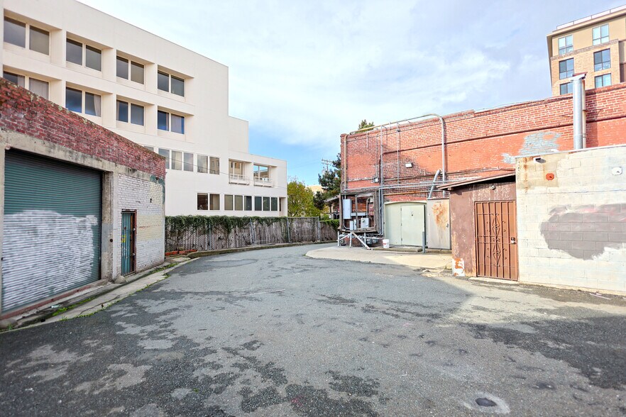 More Photos Of 2450 Shattuck Ave, Berkeley Unknown For Lease