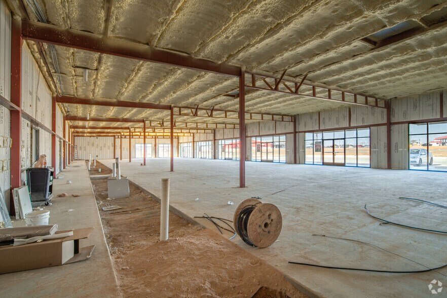More Photos Of 1702 Louise Ln, Pearsall General Retail For Sale