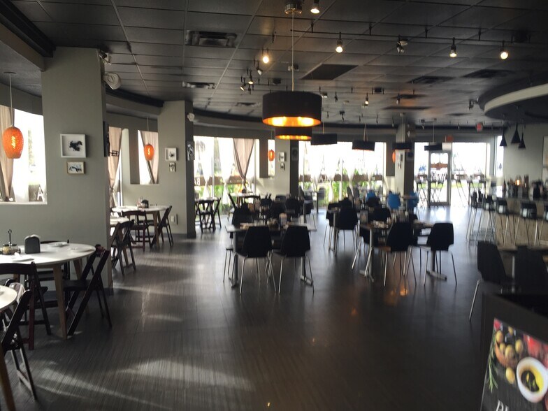 More Photos Of 350 E Seminole Blvd, Sanford Freestanding For Sale