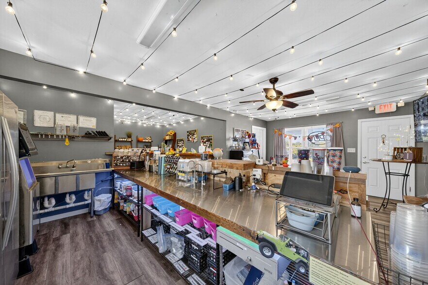 More Photos Of 302 S Lincoln Dr, Troy Office For Sale