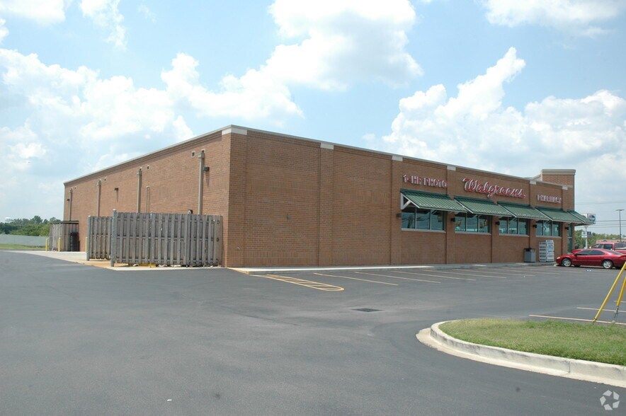 More Photos Of 950 Highway 51 N, Covington Drugstore For Sale