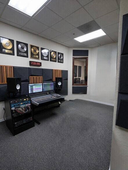 More Photos Of 28411 Race Track Rd, Bonita Springs Flex For Lease