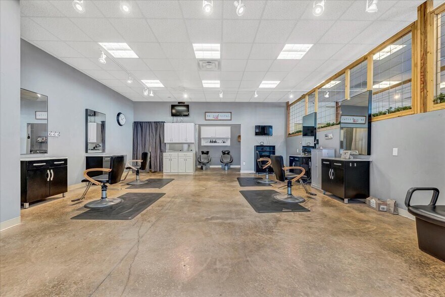 More Photos Of 2230 S Division St, Guthrie Storefront Retail Office For Lease