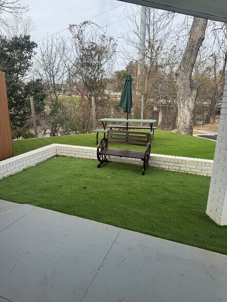 More Photos Of 1414 Forest Ln, Garland Office For Lease