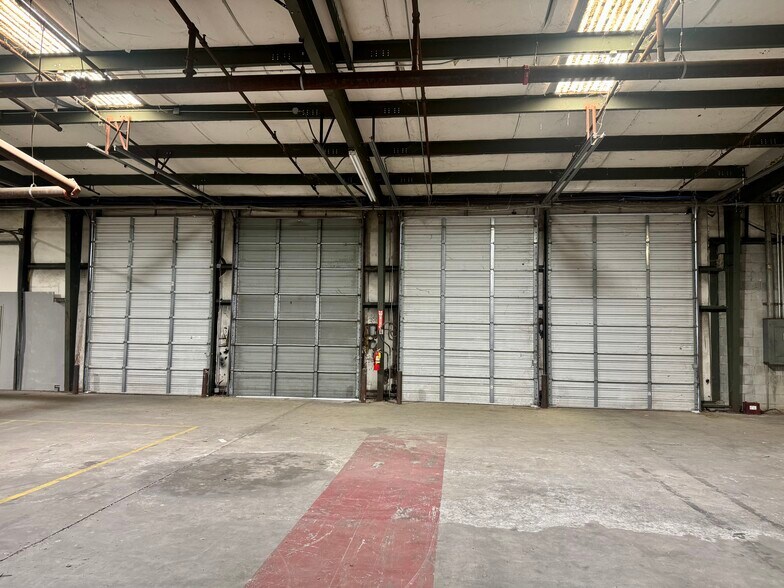 More Photos Of 408 N Springs Rd, Columbia Warehouse For Lease