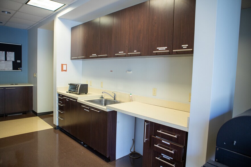 More Photos Of 3587 Parkway Ln, Peachtree Corners Light Distribution For Lease