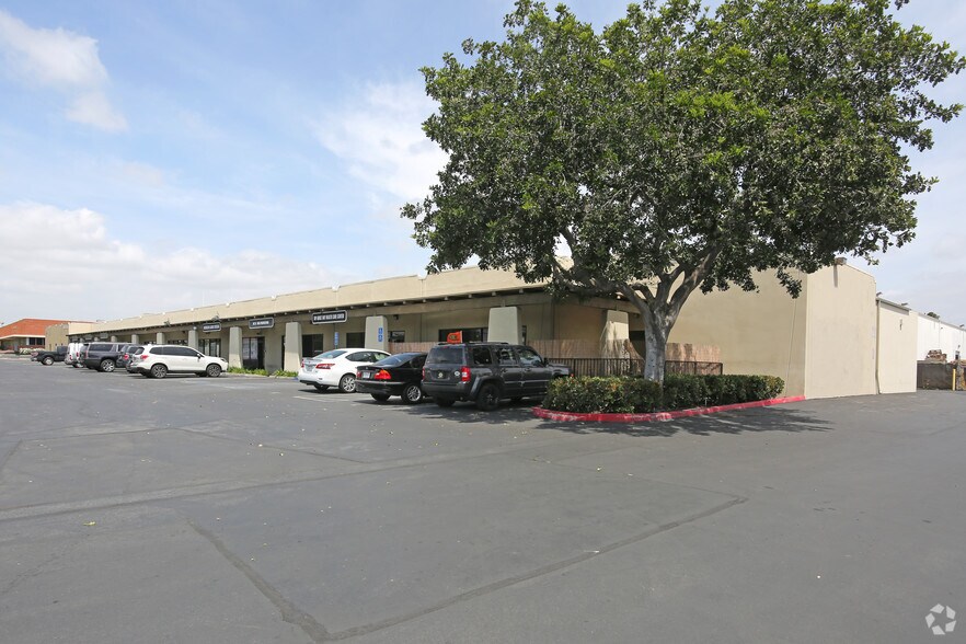 More Photos Of 1101 S Grand Ave, Santa Ana Warehouse For Lease