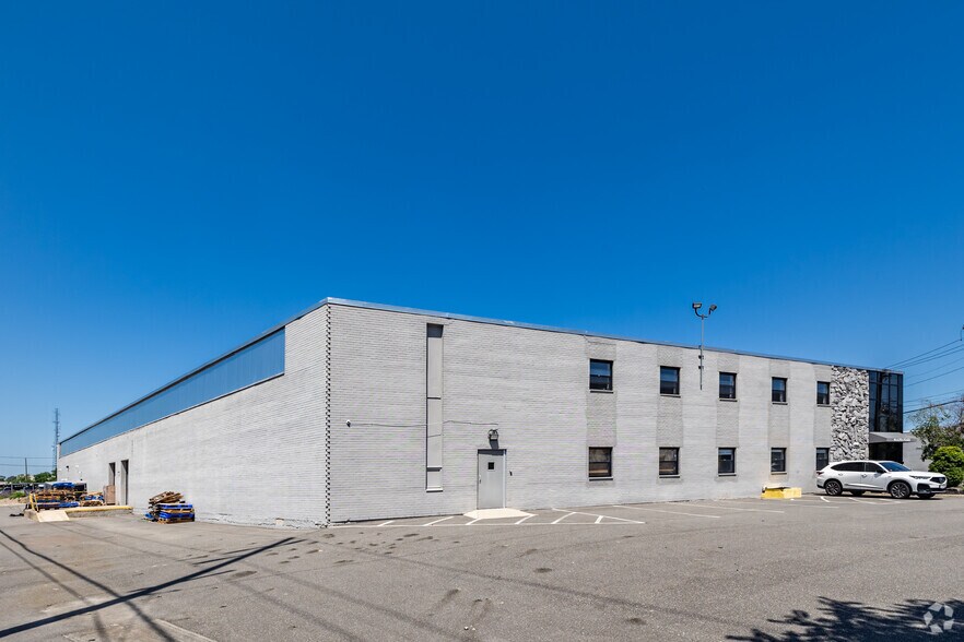 More Photos Of 62-90 Alpha Plz, Hicksville Warehouse For Lease