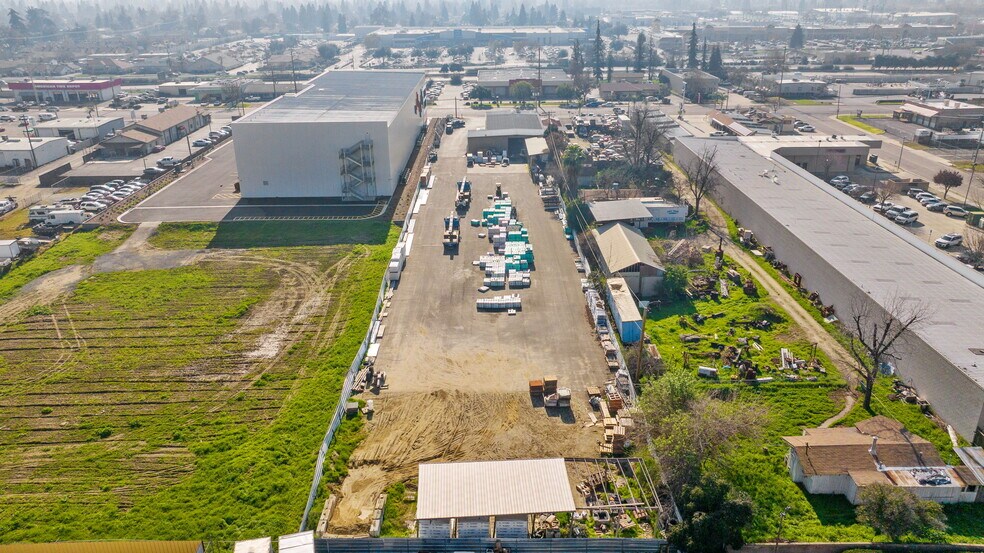More Photos Of 1746 E Mineral King Ave, Visalia Warehouse For Lease