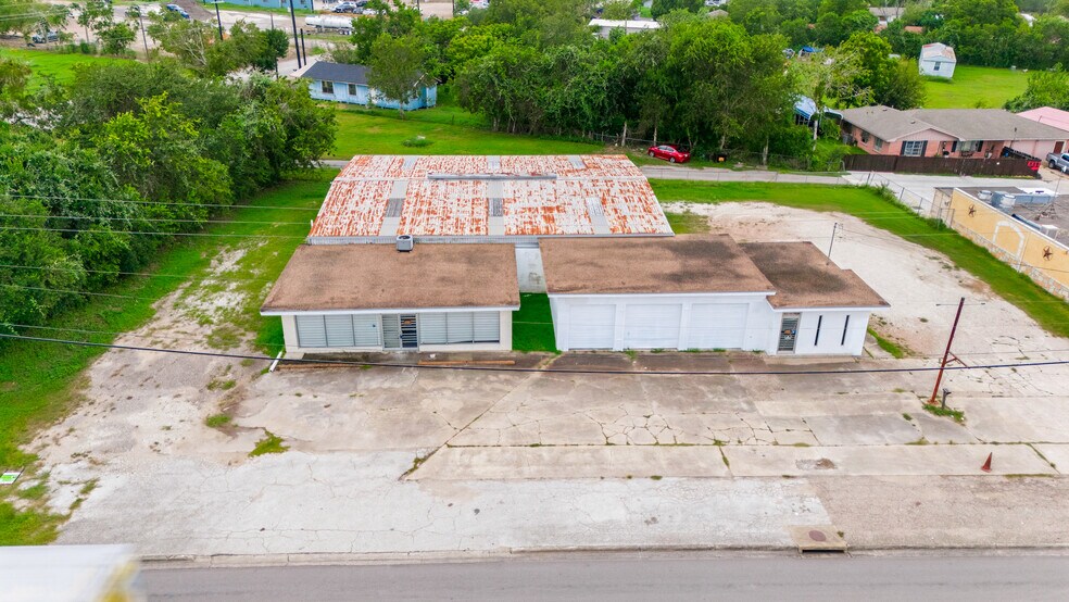 Primary Photo Of 4107 Port Lavaca Dr, Victoria Showroom For Sale