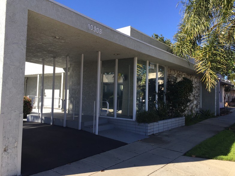 More Photos Of 10906 Riverside Dr, North Hollywood Medical For Lease