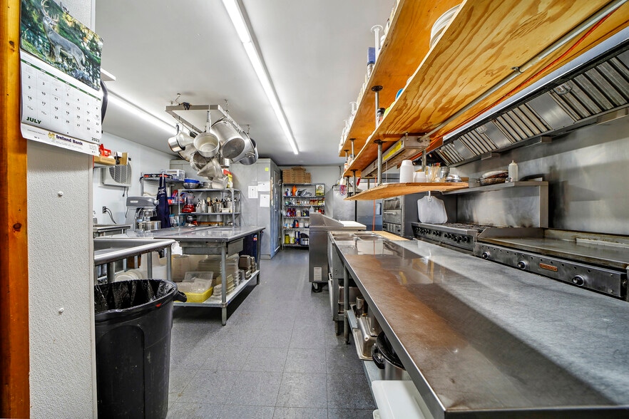 More Photos Of 418 W Spruce St, Mackay Hotel For Sale